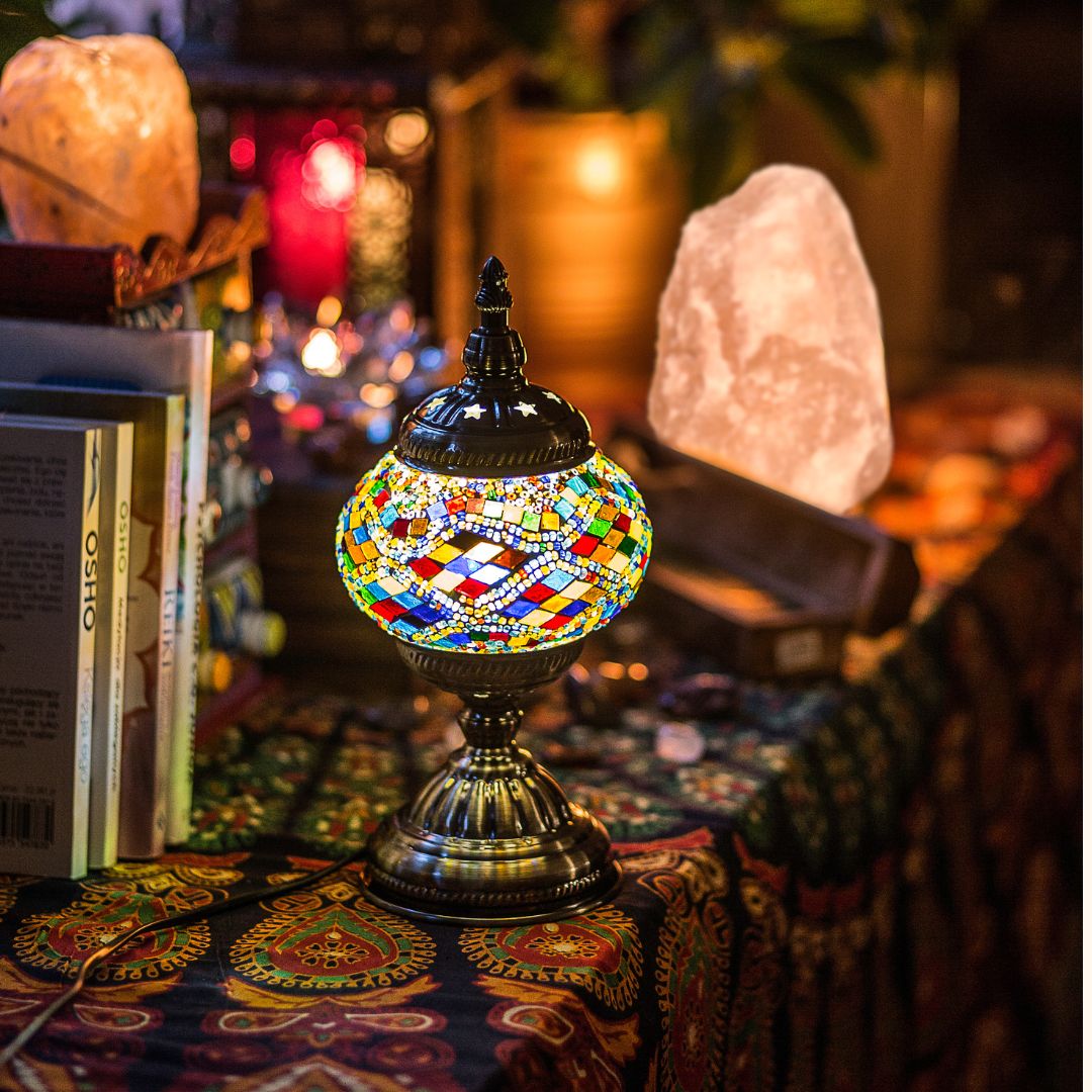 Lampa mozaikowa – orientalny akcent, który odmieni każde wnętrze